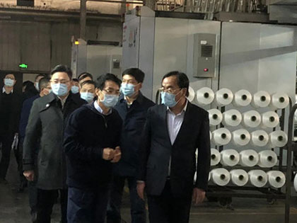 Secretarul Comitetului Municipal al Partidului Shaoxing, Ma Weiguang, și partidul său au mers la AIA Polyester Company, o subsidiară a grupului, pentru a transmite condoleanțe angajaților care au rămas în Shaoxing.